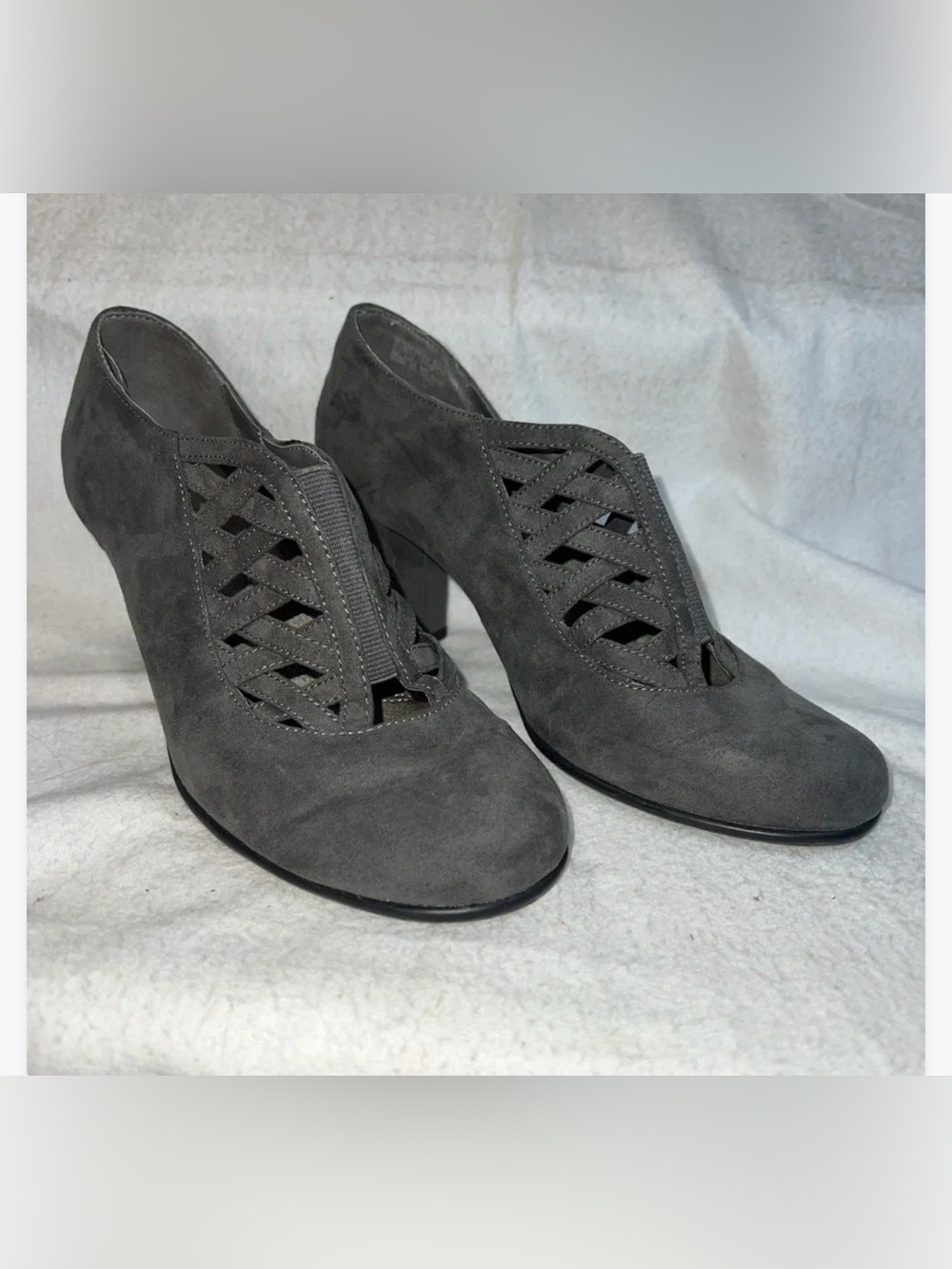 AEROSOLES Gray Suede Lattice Block Heel Shoe